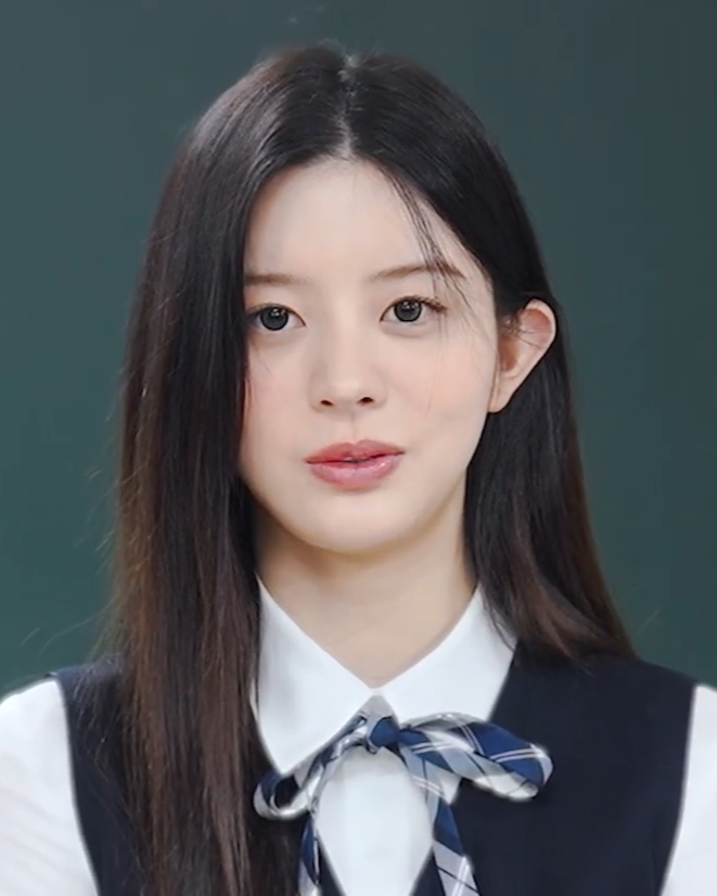 ILLITのミンジュの顔が分かる写真
